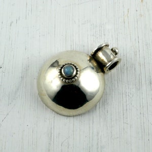 Sterling silver & Moonstone Dome Pendant : Ethnic inspired jewelry - Artisan jewelry handmade in France - Afghan inspiration