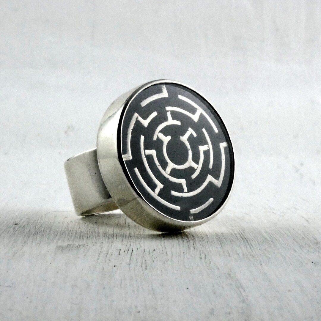 Labyrint Ringe Pakning Labyrinth Ring in Silver and 18K Gold Bead: Meditation Ring - Silver ...