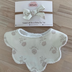 Design  Country Floral Fashion Bib, Boho Baby Bib, Scalloped Bib, Scallop, Baby Girl Pink  Flowers Bib, Fashionable collar, Organic bamboo