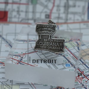 Vintage Sterling Zilver Louisiana State kaart charme met Baton Rouge, New Orleans, Shreveport en de Huey Long-brug