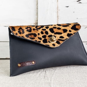 ANIMAL PRINT LEDER Crossbody Bag, schwarzes Leder und Leopard Clutch, Leopard Crossbody Handtasche, Umschlag Clutch Geldbörse