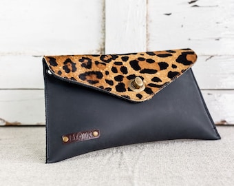Cartera piel ANIMAL PRINT,  Cartera piel mujer leopardo, clutch negro piel y leopardo, Cartera mano animal print, Bolso sobre,  Hecho a mano