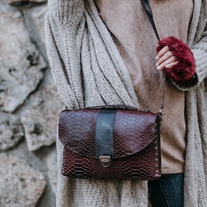 Sac bandoulière messager en cuir pour femme, porte-documents pour femme IMPRIMÉ SERPENT, porte-documents vintage clouté, sac à main vintage imprimé serpent animal