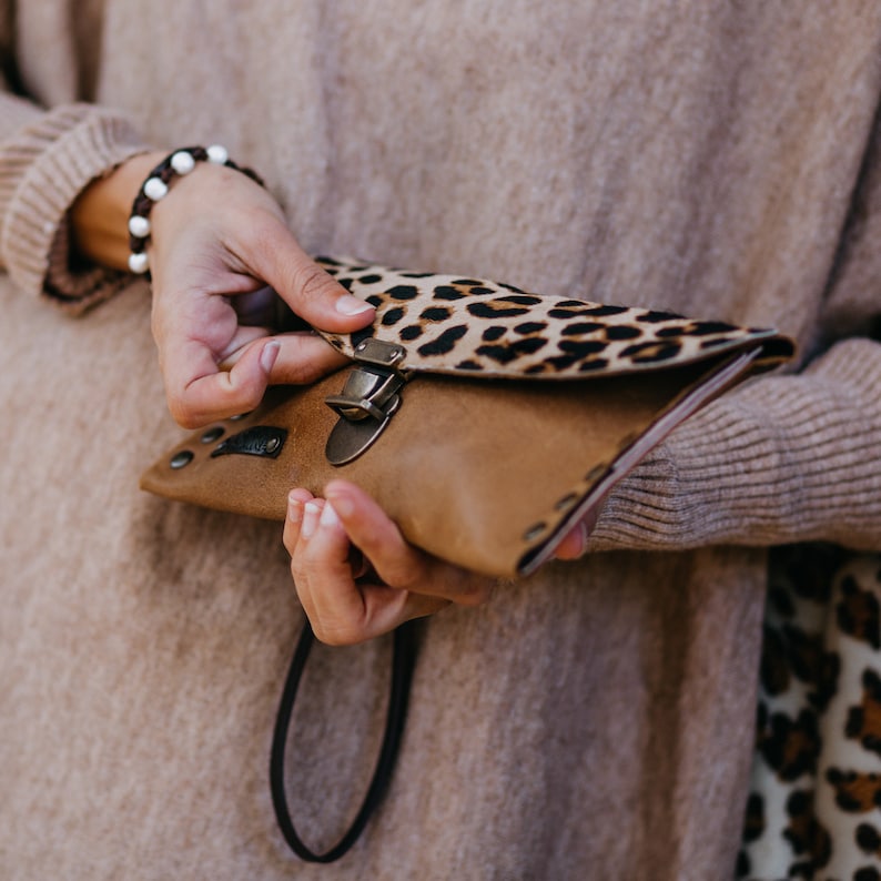 Cartera de Leopardo, Clutch con Tachuelas de Leopardo, Clutch Boho Animal Print, Clutch Animal Print, Cartera Tachonada Leopardo imagen 4