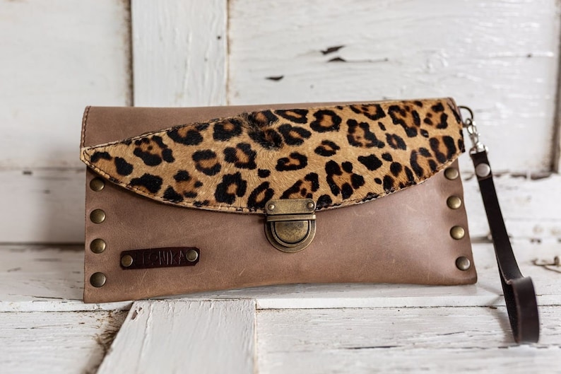 Cartera de Leopardo, Clutch con Tachuelas de Leopardo, Clutch Boho Animal Print, Clutch Animal Print, Cartera Tachonada Leopardo imagen 2
