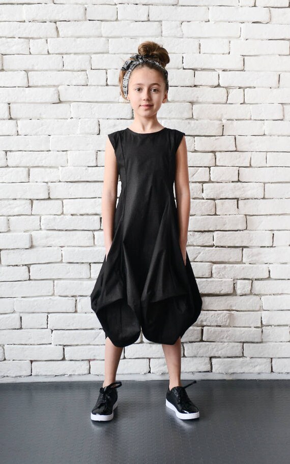girls sleeveless black dress