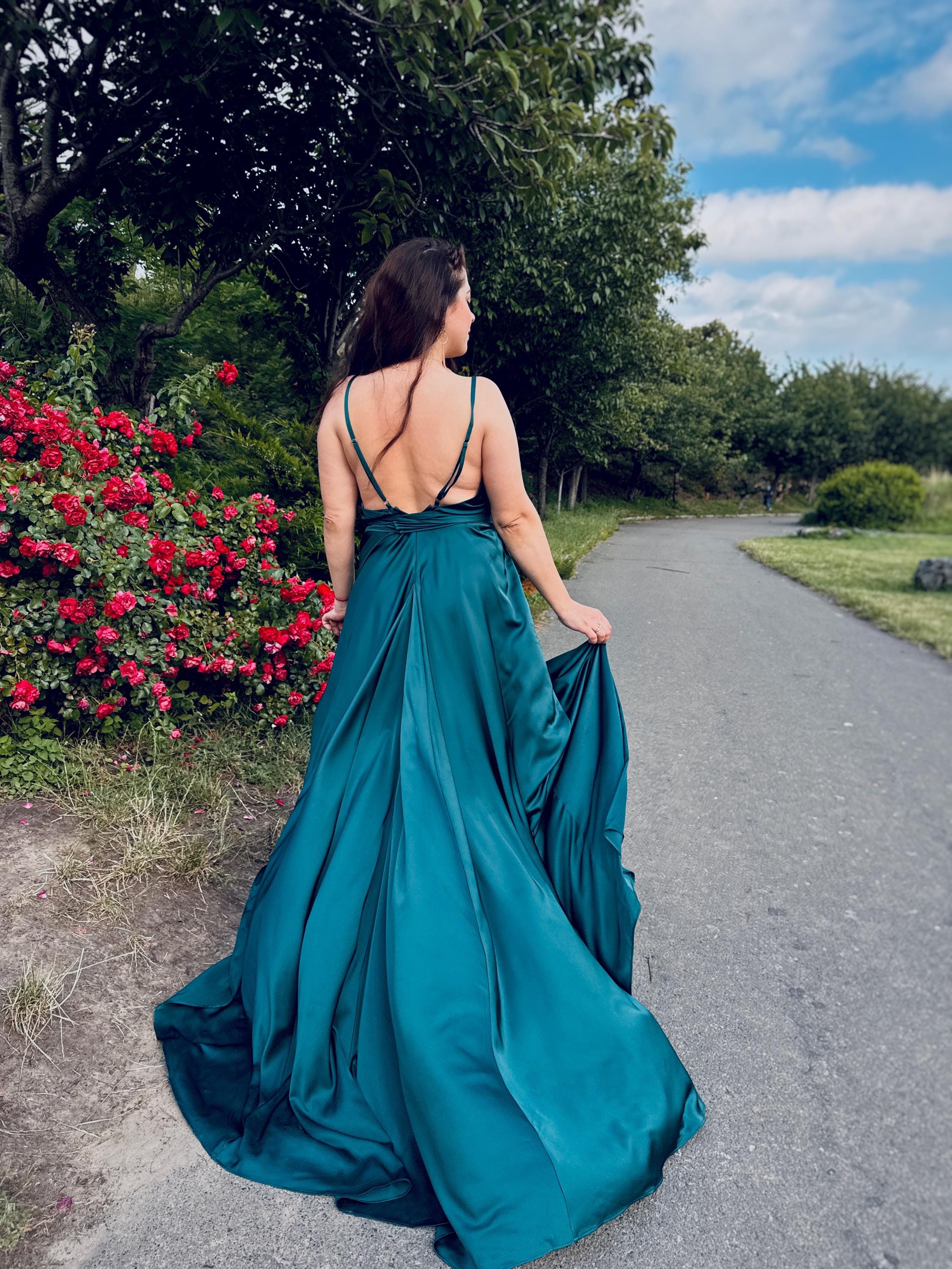 green emerald velvet dress V Neck Backless Green Satin Long Prom Dresses 2020 with Leg Slit, Open –  morievent main image 0