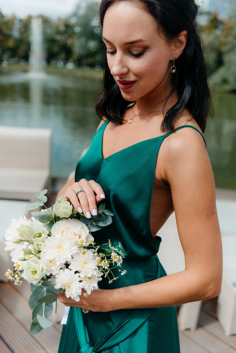 Elegant Green Backless Wedding Dress for Timeless Green Brides