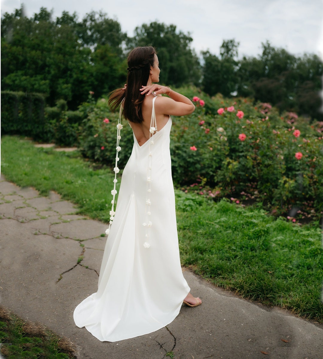 Backless Maxi Wedding Dress: Elegance Meets Sensual Grace