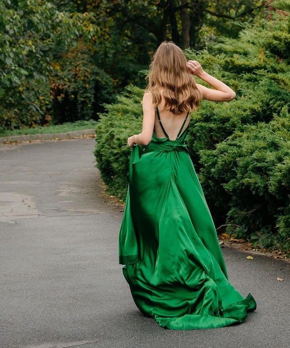 green emerald velvet dress Long dress in Viola viscose – Deliberti
