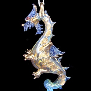Hand blown glass small wings dragon pipe.