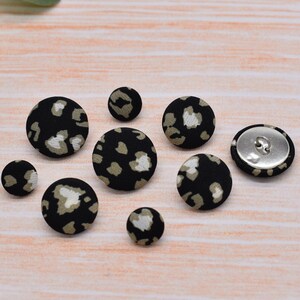 Set of 5 Black Leopard Print Style Design Fabric Handmade Covered Shank Buttons embellishments – 12mm, 18mm & 22mm