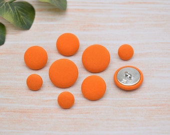 Adornos de botones de metal hechos a mano recubiertos de tela de algodón naranja: 12 mm, 18 mm y 22 mm