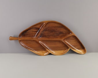 Serving tray or aperitif in carved wood varnish / 70s / vintage / handicraft / Mid-Century / decoration / twentieth century