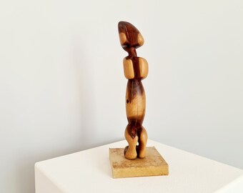 Modernist sculpture signed in wood with organic forms / art / collection / Mid-Century / vintage / XXth century