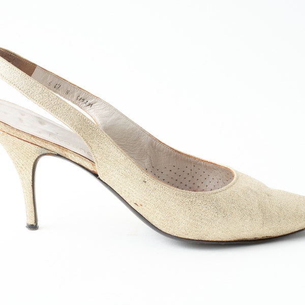 60s Charles Jourdan kitten heel pointy slingbacks. Vintage gold luxury evening stiletto heels made by Charles Jourdan Paris. SIZE: UK 6,5