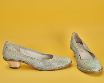 Włoskie skórzane buty na obcasie typu „kaczuszek” w stylu vintage: buty z wzorem krokodyla Y2K