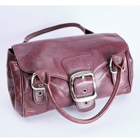 90s / 2000s DKNY baguette bag. Vintage square trun