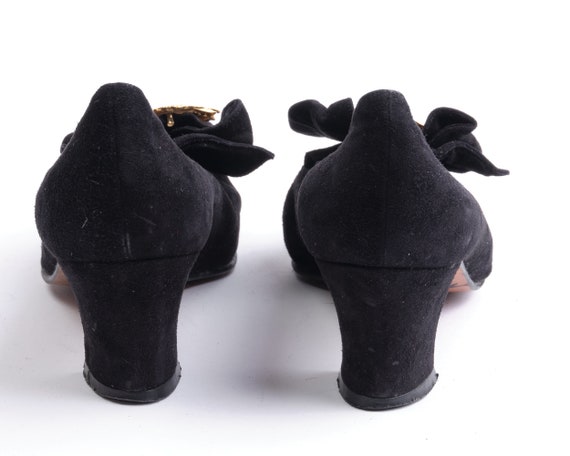 60s 70s Carvela Block Heel Court Shoe. 1970s Evening Pumps. 1960s
