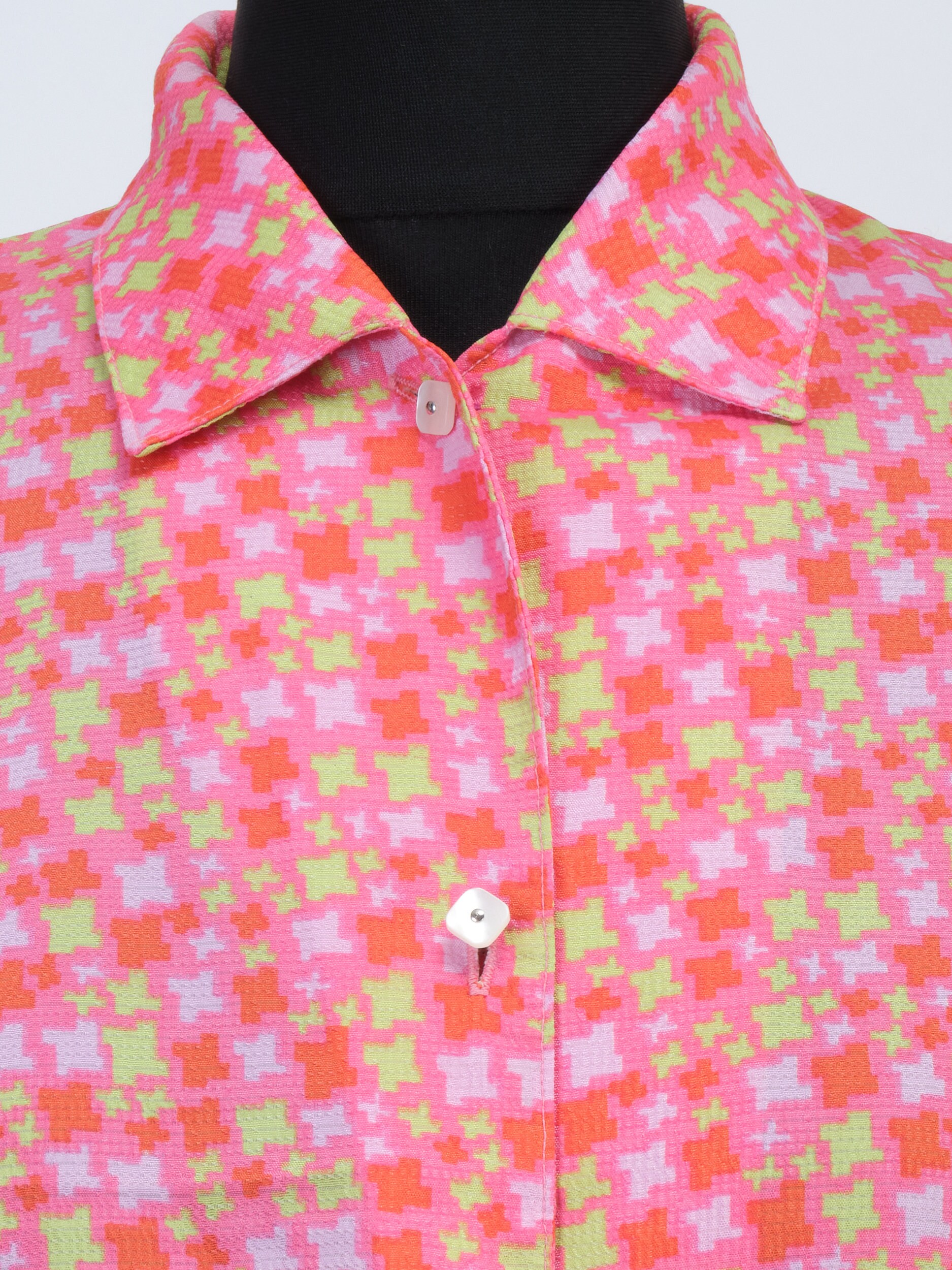 70s trippy blouse/Vintage pink houndstooth shirt/1970s pop art blouse/vintage disco shirt/