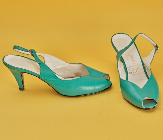 70s / 80s kitten heels mules. Vintage handmade gre