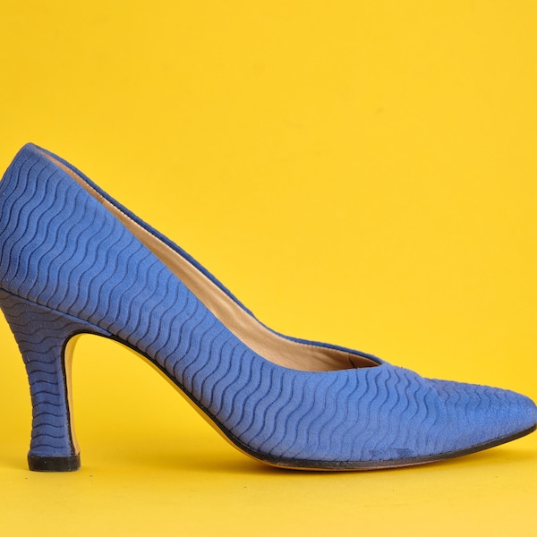 90s elegant chic heels Vinatge cocktail party pumps nubuck blue leather pumps with embossed designs. Size EU 37