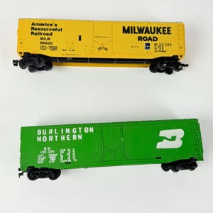 Bachmann Burlington Northern & Tyco Milwaukee Road Freight Cars HO Scale Model Trains