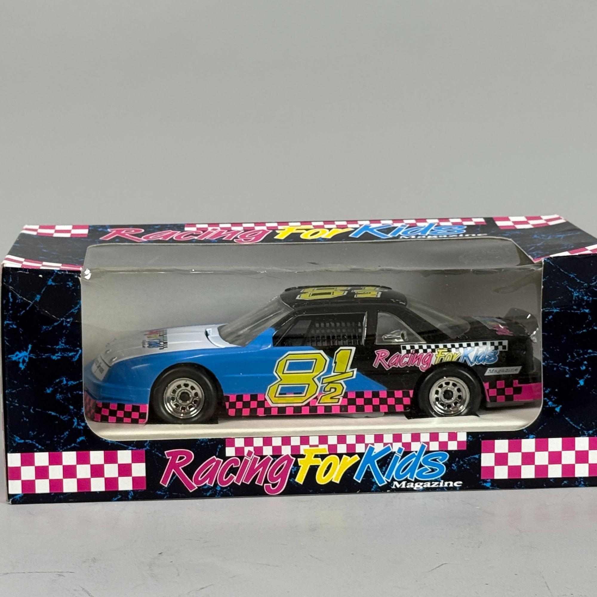 STOCK CARS ストックカーズ Racing For Kids Diecast Stock Car 1:24 Scale - Vintage NASCAR