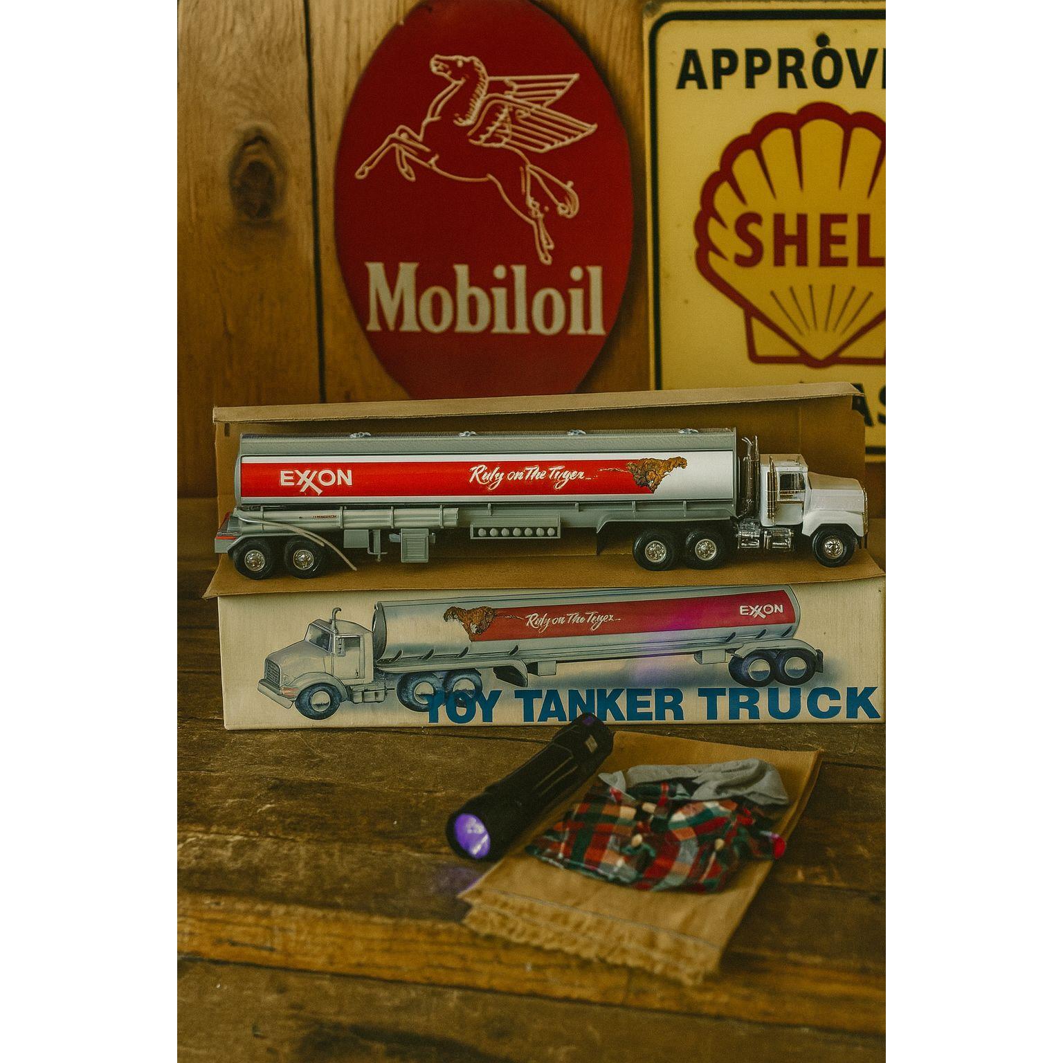 EXXON エクソン 大型タンクロリー　非売品　1997年製　未使用品　箱付き EXXON エクソン 大型タンクロリー 非売品 1997年製 未使用品 箱