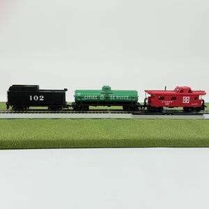 Vintage HO Scale 2 Train Cars & Caboose Santa Fe Model Railroad Man Cave