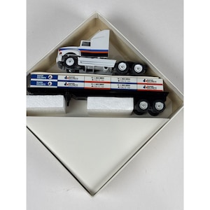 Baker Refraktories Diecast Truck & Anhänger Modell mit einzigartigem, farbenfrohem Design