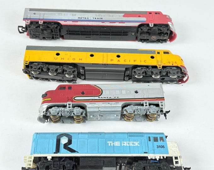 Vintage HO Scale Model Train Engines: Santa Fe, Union Pacific (for ...