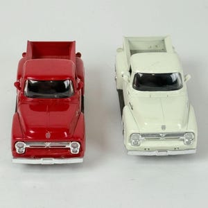 Vintage 1999 New Ray 1956 Ford F-100 Pickup Trucks Scale 1:32 DieCast Red White