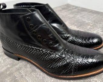 1900-talsstil ~ Edwardiansk åskådarhatt, stövel med dekorativa knappar, svart läder, unisex, 1910-talsstorlek 14D