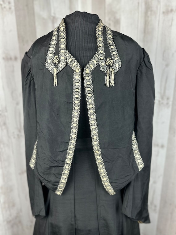 1900~Sleeveless Padded Jacket with Printed Logo main image 0