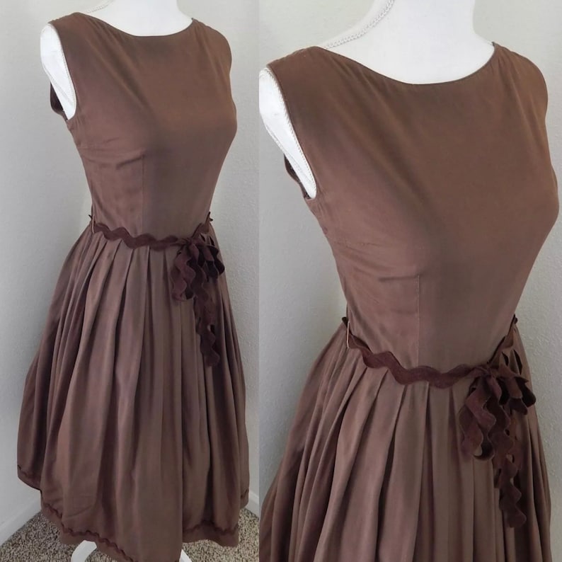 1950s Vintage DRESS~Chocolate Brown Rayon A-line Med40b
