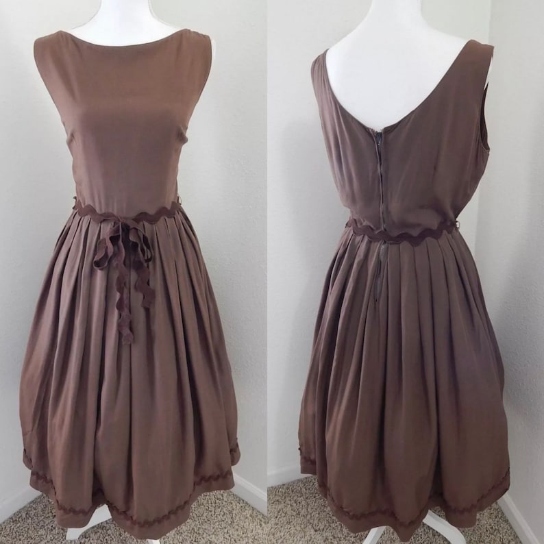 1950s Vintage DRESS~Chocolate Brown Rayon A-line Med40b