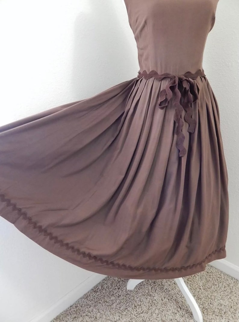 1950s Vintage DRESS~Chocolate Brown Rayon A-line Med40b