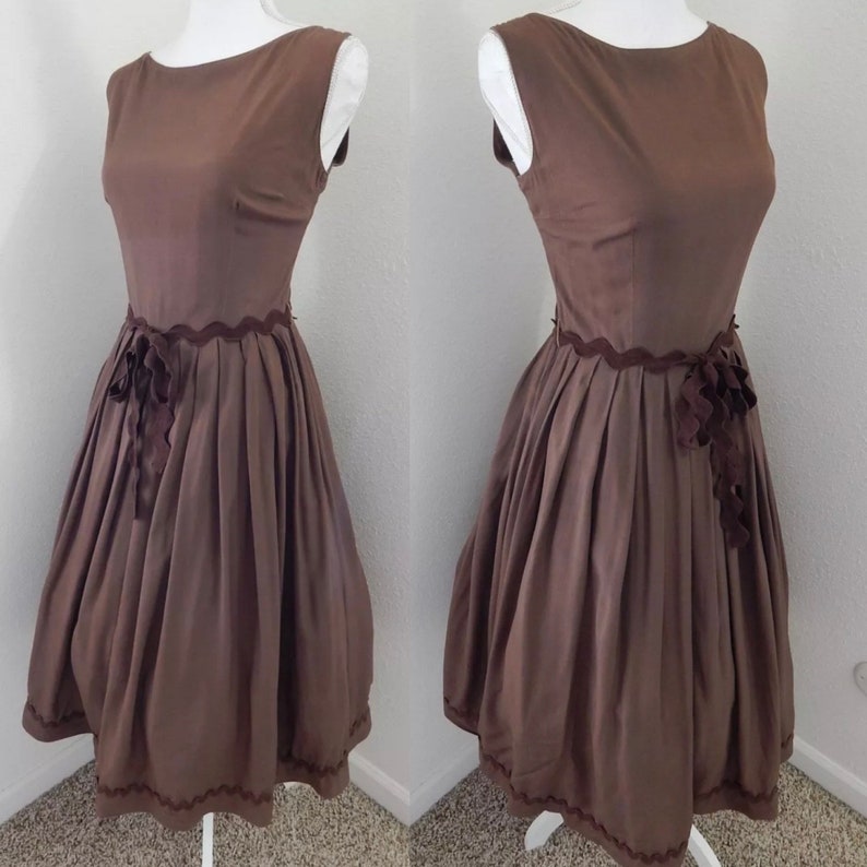 1950s Vintage DRESS~Chocolate Brown Rayon A-line Med40b