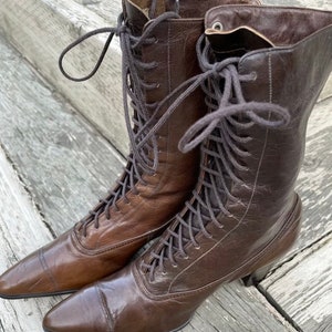 1910s True Antique Edwardian Granny Boots Brown Leather Vintage Lace Up 10”