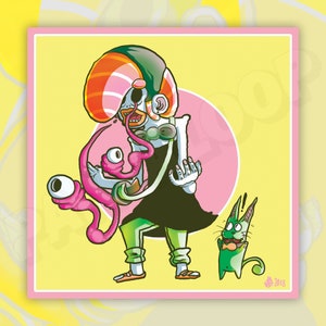 Puede incluir: Una ilustración de dibujos animados de una persona con un peinado a rayas rosa y naranja, vistiendo un vestido negro y pantalones verdes, sosteniendo una criatura rosa y blanca con tres ojos. Un gato verde con una pajarita verde está de pie a la derecha de la persona. El fondo es amarillo.