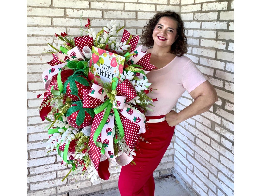 Strawberry Wreath: Summer Front Door Decor With Polka Dot Bow - Etsy