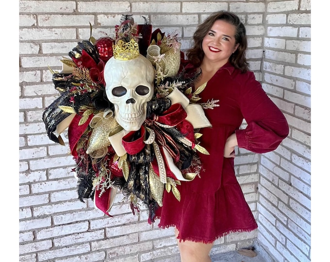 Gothic Halloween Wreath for Front Door, Halloween Decor for Home, Elegant Skull Wreath and Door Decor, Spooky Halloween Decorations