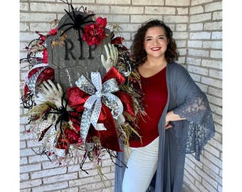 Scary Halloween Wreaths for Front Door, Halloween Graveyard Wreath with Tombstone, Zombie Halloween Decoration, Creepy Front Door Halloween