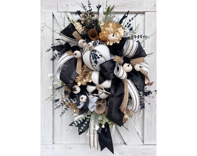 Elegant Black and Gold Halloween Wreath with Velvet Pumpkins, Luxury Fall Decor, Gothic Front Door Wreath, Spooky Halloween Decoration