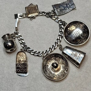 Vintage estate jewelry Silver charm bracelet