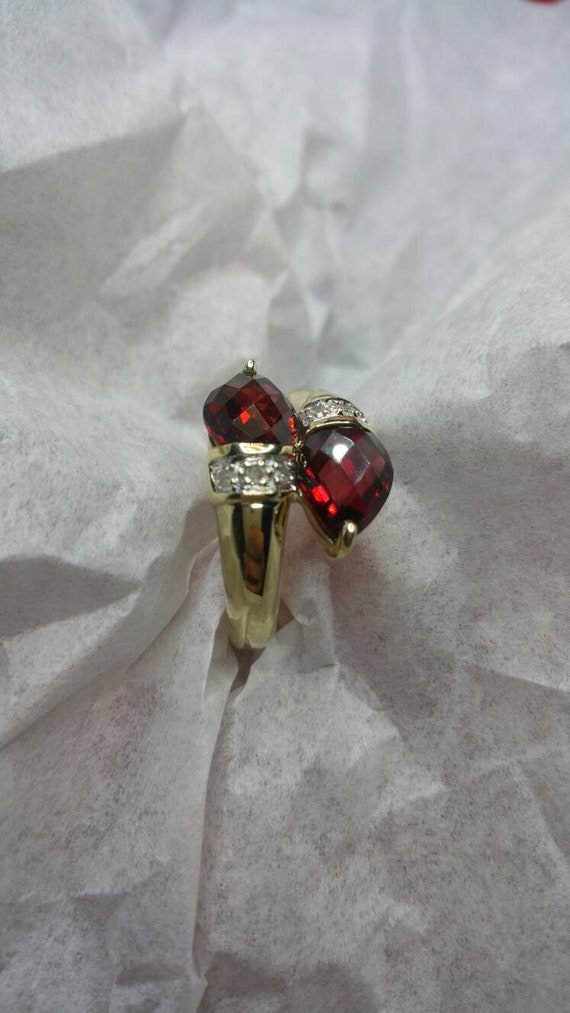 Beautiful Estate Jewelry Garnet and Diamond Ring - image 6