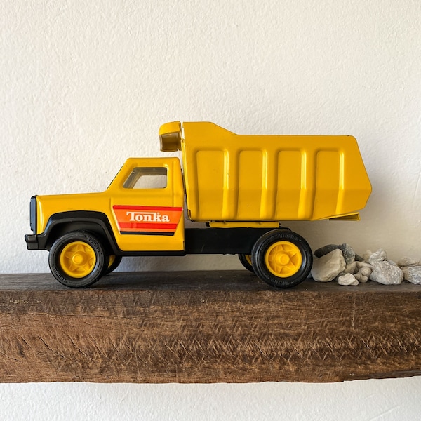 1980S Tonka Dump Truck,Vintage TONKA Pressed Steel small Dump Truck,Salvage Hunter Tonka Truck,Yellow Dinky Toy Car,USA Car Collectors
