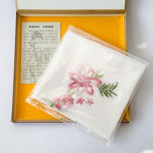 Fazzoletto di seta d&#39;epoca: ricamo popolare dell&#39;Hunan, stile Xiang - Medaglia d&#39;oro di Panama