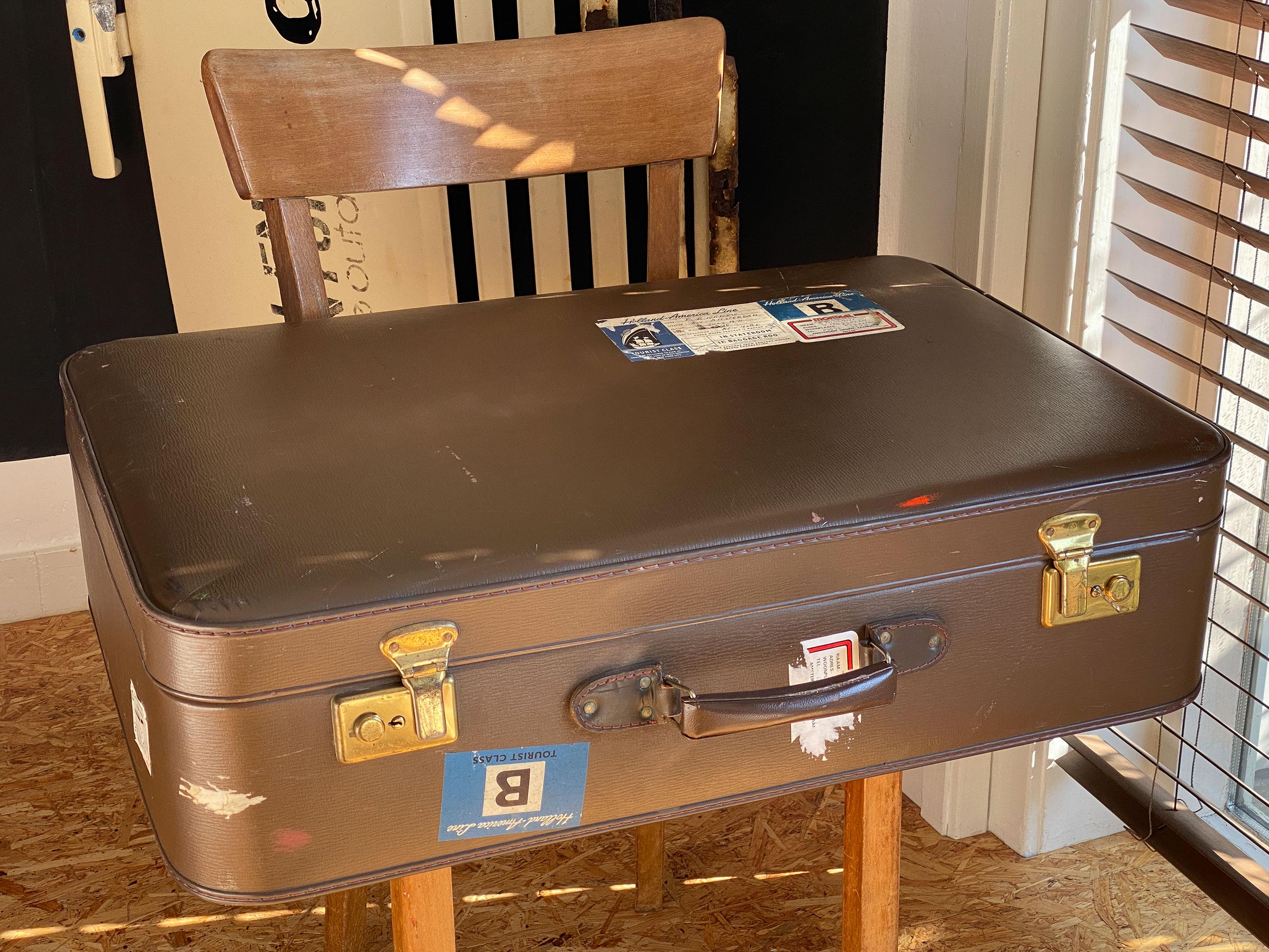 Valise Ancienne Kindelbruke En Fibre Volcanique - Années 1920/30, Marron, étiquettes D'hôtel